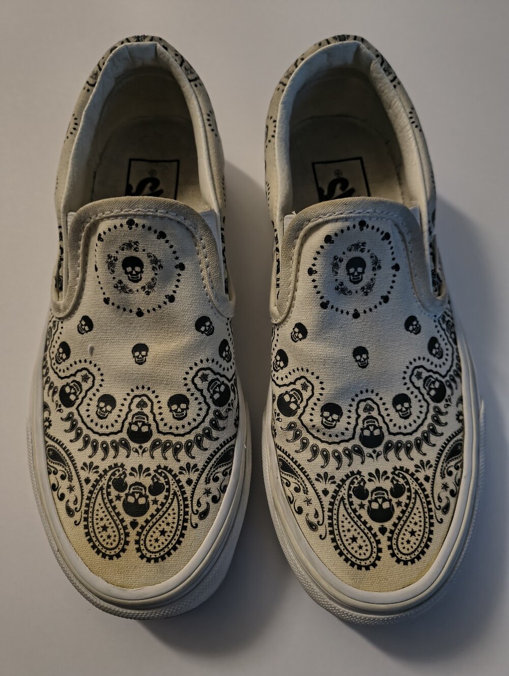 Vans Classic Slip On Skull Bandana Print Sneakers / Ladies  / Men 3.5